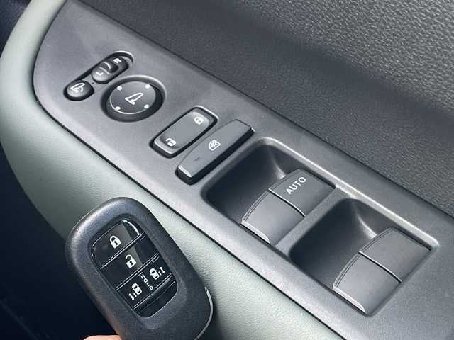 ホンダ フリード ハイブリット e:HEV クロスター 青森県 2025(令7)年 1.2万km トワイライトミストブラックパール 4WD/寒冷地仕様/純正11.4インチメモリナビ・フルセグTV/CD・DVD・Bluetooth・USB・SD/バックカメラ/合皮コンビシート/前席シートヒーター/両側パワースライドドア/ホンダセンシング/衝突軽減ブレーキ/前後誤発進抑制機能/追従クルーズコントロール/路外逸脱抑制機能/ブラインドスポットインフォメーション/オートハイビーム/純正ルーフラック/ワイパーデアイサー/LEDヘッドライト/オートライト/LEDフォグランプ/純正15インチアルミ