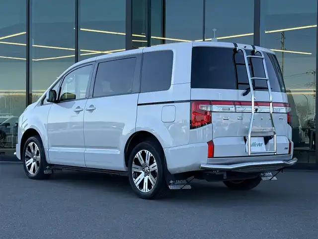 三菱 デリカＤ：５ G パワーパッケージ 東京都 2021(令3)年 4.1万km ウォームホワイトパール ALPINE11インチナビ/ALPINE10インチリアモニター/マルチアラウンドモニター/JAOS製/・フロントリアスキットバー/・リアラダー/・マッドガード/両側電動スライドドア/エレクトリックテールゲート/電動サイドロングステップ/レーダークルーズコントロール/デュアルセンサーブレーキ/ETC/パワーシート/シートヒーター/パドルシフト/LEDヘッドライト/フォグランプ/純正18インチAW