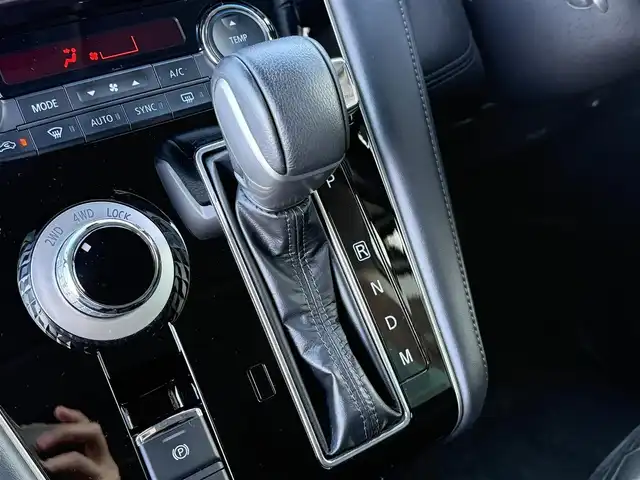 三菱 デリカＤ：５ G パワーパッケージ 東京都 2021(令3)年 4.1万km ウォームホワイトパール ALPINE11インチナビ/ALPINE10インチリアモニター/マルチアラウンドモニター/JAOS製/・フロントリアスキットバー/・リアラダー/・マッドガード/両側電動スライドドア/エレクトリックテールゲート/電動サイドロングステップ/レーダークルーズコントロール/デュアルセンサーブレーキ/ETC/パワーシート/シートヒーター/パドルシフト/LEDヘッドライト/フォグランプ/純正18インチAW