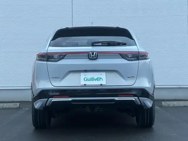 ホンダ ヴェゼル ハイブリッド e:HEV Z 秋田県 2023(令5)年 3.6万km プレミアムサンライトホワイトパール ４WD/衝突軽減システム/LEDヘッドライト/純正メモリナビ（DVD/CD/BT/AM/FM/USB）/フルセグ（走行中視聴可能）/バックカメラ/ホンダ純正１８インチアルミ（夏タイヤ装着）/スマートキー/アイドリングストップ/プッシュスタート/コーナーセンサー/レーンキープアシスト/クルーズコントロール追従走行あり/オートマチックハイビーム/ダウンヒルアシストコントロール/ステアリングスイッチ/ステアリングヒーター/パドルシフト/前席シートヒーター/ビルトインETC/電動リアゲート/電動パーキングブレーキ/オートブレーキホールド機能/純正フロアマット/社外ドアバイザー/オートライト/オートエアコン/パワーステアリング/パワーウィンドウ/横滑り防止/盗難防止装置/寒冷地仕様/電動格納ウィンカーミラー/保証書/取扱説明書/記録簿