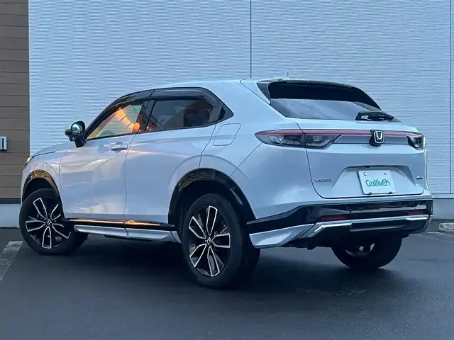 ホンダ ヴェゼル ハイブリッド e:HEV Z 秋田県 2023(令5)年 3.6万km プレミアムサンライトホワイトパール ４WD/衝突軽減システム/LEDヘッドライト/純正メモリナビ（DVD/CD/BT/AM/FM/USB）/フルセグ（走行中視聴可能）/バックカメラ/ホンダ純正１８インチアルミ（夏タイヤ装着）/スマートキー/アイドリングストップ/プッシュスタート/コーナーセンサー/レーンキープアシスト/クルーズコントロール追従走行あり/オートマチックハイビーム/ダウンヒルアシストコントロール/ステアリングスイッチ/ステアリングヒーター/パドルシフト/前席シートヒーター/ビルトインETC/電動リアゲート/電動パーキングブレーキ/オートブレーキホールド機能/純正フロアマット/社外ドアバイザー/オートライト/オートエアコン/パワーステアリング/パワーウィンドウ/横滑り防止/盗難防止装置/寒冷地仕様/電動格納ウィンカーミラー/保証書/取扱説明書/記録簿
