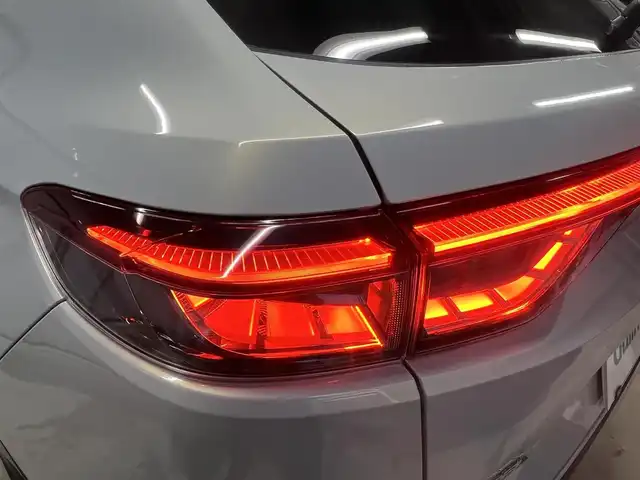 ホンダ ヴェゼル ハイブリッド e:HEV Z 秋田県 2023(令5)年 3.6万km プレミアムサンライトホワイトパール ４WD/衝突軽減システム/LEDヘッドライト/純正メモリナビ（DVD/CD/BT/AM/FM/USB）/フルセグ（走行中視聴可能）/バックカメラ/ホンダ純正１８インチアルミ（夏タイヤ装着）/スマートキー/アイドリングストップ/プッシュスタート/コーナーセンサー/レーンキープアシスト/クルーズコントロール追従走行あり/オートマチックハイビーム/ダウンヒルアシストコントロール/ステアリングスイッチ/ステアリングヒーター/パドルシフト/前席シートヒーター/ビルトインETC/電動リアゲート/電動パーキングブレーキ/オートブレーキホールド機能/純正フロアマット/社外ドアバイザー/オートライト/オートエアコン/パワーステアリング/パワーウィンドウ/横滑り防止/盗難防止装置/寒冷地仕様/電動格納ウィンカーミラー/保証書/取扱説明書/記録簿