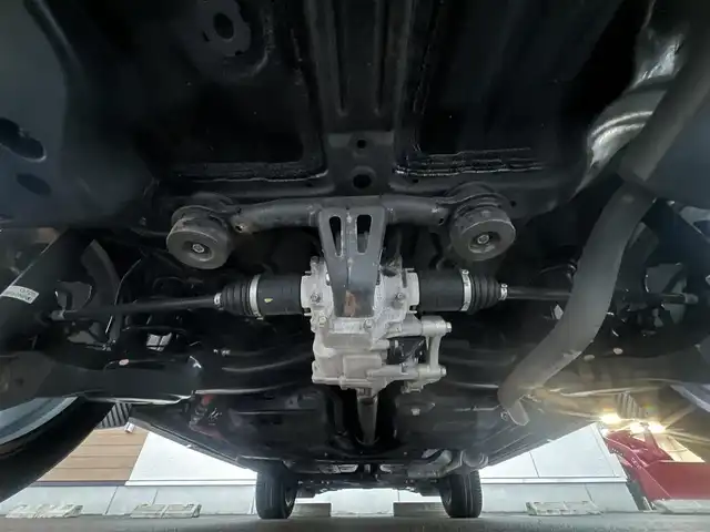 ホンダ ヴェゼル ハイブリッド e:HEV Z 秋田県 2023(令5)年 3.6万km プレミアムサンライトホワイトパール ４WD/衝突軽減システム/LEDヘッドライト/純正メモリナビ（DVD/CD/BT/AM/FM/USB）/フルセグ（走行中視聴可能）/バックカメラ/ホンダ純正１８インチアルミ（夏タイヤ装着）/スマートキー/アイドリングストップ/プッシュスタート/コーナーセンサー/レーンキープアシスト/クルーズコントロール追従走行あり/オートマチックハイビーム/ダウンヒルアシストコントロール/ステアリングスイッチ/ステアリングヒーター/パドルシフト/前席シートヒーター/ビルトインETC/電動リアゲート/電動パーキングブレーキ/オートブレーキホールド機能/純正フロアマット/社外ドアバイザー/オートライト/オートエアコン/パワーステアリング/パワーウィンドウ/横滑り防止/盗難防止装置/寒冷地仕様/電動格納ウィンカーミラー/保証書/取扱説明書/記録簿