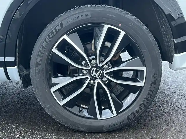 ホンダ ヴェゼル ハイブリッド e:HEV Z 秋田県 2023(令5)年 3.6万km プレミアムサンライトホワイトパール ４WD/衝突軽減システム/LEDヘッドライト/純正メモリナビ（DVD/CD/BT/AM/FM/USB）/フルセグ（走行中視聴可能）/バックカメラ/ホンダ純正１８インチアルミ（夏タイヤ装着）/スマートキー/アイドリングストップ/プッシュスタート/コーナーセンサー/レーンキープアシスト/クルーズコントロール追従走行あり/オートマチックハイビーム/ダウンヒルアシストコントロール/ステアリングスイッチ/ステアリングヒーター/パドルシフト/前席シートヒーター/ビルトインETC/電動リアゲート/電動パーキングブレーキ/オートブレーキホールド機能/純正フロアマット/社外ドアバイザー/オートライト/オートエアコン/パワーステアリング/パワーウィンドウ/横滑り防止/盗難防止装置/寒冷地仕様/電動格納ウィンカーミラー/保証書/取扱説明書/記録簿