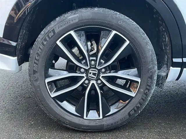 ホンダ ヴェゼル ハイブリッド e:HEV Z 秋田県 2023(令5)年 3.6万km プレミアムサンライトホワイトパール ４WD/衝突軽減システム/LEDヘッドライト/純正メモリナビ（DVD/CD/BT/AM/FM/USB）/フルセグ（走行中視聴可能）/バックカメラ/ホンダ純正１８インチアルミ（夏タイヤ装着）/スマートキー/アイドリングストップ/プッシュスタート/コーナーセンサー/レーンキープアシスト/クルーズコントロール追従走行あり/オートマチックハイビーム/ダウンヒルアシストコントロール/ステアリングスイッチ/ステアリングヒーター/パドルシフト/前席シートヒーター/ビルトインETC/電動リアゲート/電動パーキングブレーキ/オートブレーキホールド機能/純正フロアマット/社外ドアバイザー/オートライト/オートエアコン/パワーステアリング/パワーウィンドウ/横滑り防止/盗難防止装置/寒冷地仕様/電動格納ウィンカーミラー/保証書/取扱説明書/記録簿