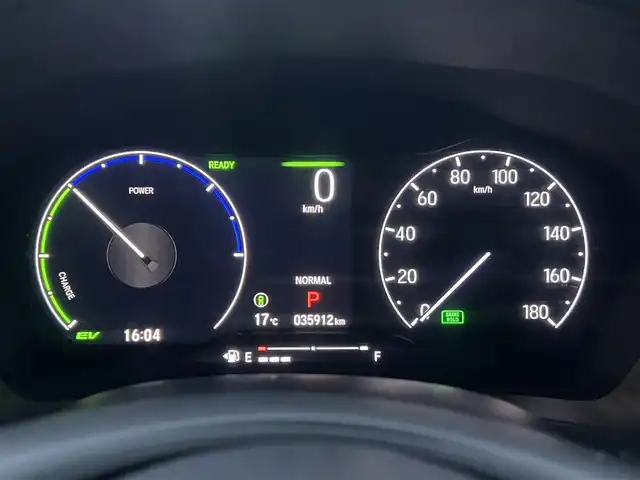 ホンダ ヴェゼル ハイブリッド e:HEV Z 秋田県 2023(令5)年 3.6万km プレミアムサンライトホワイトパール ４WD/衝突軽減システム/LEDヘッドライト/純正メモリナビ（DVD/CD/BT/AM/FM/USB）/フルセグ（走行中視聴可能）/バックカメラ/ホンダ純正１８インチアルミ（夏タイヤ装着）/スマートキー/アイドリングストップ/プッシュスタート/コーナーセンサー/レーンキープアシスト/クルーズコントロール追従走行あり/オートマチックハイビーム/ダウンヒルアシストコントロール/ステアリングスイッチ/ステアリングヒーター/パドルシフト/前席シートヒーター/ビルトインETC/電動リアゲート/電動パーキングブレーキ/オートブレーキホールド機能/純正フロアマット/社外ドアバイザー/オートライト/オートエアコン/パワーステアリング/パワーウィンドウ/横滑り防止/盗難防止装置/寒冷地仕様/電動格納ウィンカーミラー/保証書/取扱説明書/記録簿