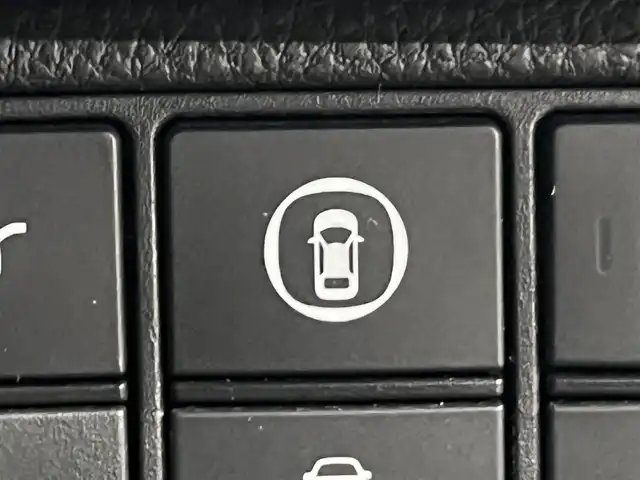 ホンダ ヴェゼル ハイブリッド e:HEV Z 秋田県 2023(令5)年 3.6万km プレミアムサンライトホワイトパール ４WD/衝突軽減システム/LEDヘッドライト/純正メモリナビ（DVD/CD/BT/AM/FM/USB）/フルセグ（走行中視聴可能）/バックカメラ/ホンダ純正１８インチアルミ（夏タイヤ装着）/スマートキー/アイドリングストップ/プッシュスタート/コーナーセンサー/レーンキープアシスト/クルーズコントロール追従走行あり/オートマチックハイビーム/ダウンヒルアシストコントロール/ステアリングスイッチ/ステアリングヒーター/パドルシフト/前席シートヒーター/ビルトインETC/電動リアゲート/電動パーキングブレーキ/オートブレーキホールド機能/純正フロアマット/社外ドアバイザー/オートライト/オートエアコン/パワーステアリング/パワーウィンドウ/横滑り防止/盗難防止装置/寒冷地仕様/電動格納ウィンカーミラー/保証書/取扱説明書/記録簿