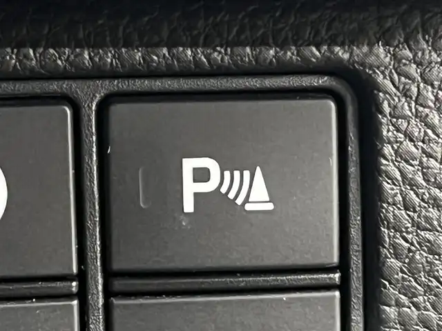 ホンダ ヴェゼル ハイブリッド e:HEV Z 秋田県 2023(令5)年 3.6万km プレミアムサンライトホワイトパール ４WD/衝突軽減システム/LEDヘッドライト/純正メモリナビ（DVD/CD/BT/AM/FM/USB）/フルセグ（走行中視聴可能）/バックカメラ/ホンダ純正１８インチアルミ（夏タイヤ装着）/スマートキー/アイドリングストップ/プッシュスタート/コーナーセンサー/レーンキープアシスト/クルーズコントロール追従走行あり/オートマチックハイビーム/ダウンヒルアシストコントロール/ステアリングスイッチ/ステアリングヒーター/パドルシフト/前席シートヒーター/ビルトインETC/電動リアゲート/電動パーキングブレーキ/オートブレーキホールド機能/純正フロアマット/社外ドアバイザー/オートライト/オートエアコン/パワーステアリング/パワーウィンドウ/横滑り防止/盗難防止装置/寒冷地仕様/電動格納ウィンカーミラー/保証書/取扱説明書/記録簿