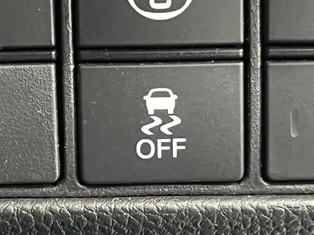 ホンダ ヴェゼル ハイブリッド e:HEV Z 秋田県 2023(令5)年 3.6万km プレミアムサンライトホワイトパール ４WD/衝突軽減システム/LEDヘッドライト/純正メモリナビ（DVD/CD/BT/AM/FM/USB）/フルセグ（走行中視聴可能）/バックカメラ/ホンダ純正１８インチアルミ（夏タイヤ装着）/スマートキー/アイドリングストップ/プッシュスタート/コーナーセンサー/レーンキープアシスト/クルーズコントロール追従走行あり/オートマチックハイビーム/ダウンヒルアシストコントロール/ステアリングスイッチ/ステアリングヒーター/パドルシフト/前席シートヒーター/ビルトインETC/電動リアゲート/電動パーキングブレーキ/オートブレーキホールド機能/純正フロアマット/社外ドアバイザー/オートライト/オートエアコン/パワーステアリング/パワーウィンドウ/横滑り防止/盗難防止装置/寒冷地仕様/電動格納ウィンカーミラー/保証書/取扱説明書/記録簿