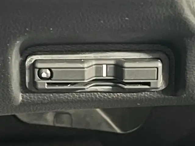 ホンダ ヴェゼル ハイブリッド e:HEV Z 秋田県 2023(令5)年 3.6万km プレミアムサンライトホワイトパール ４WD/衝突軽減システム/LEDヘッドライト/純正メモリナビ（DVD/CD/BT/AM/FM/USB）/フルセグ（走行中視聴可能）/バックカメラ/ホンダ純正１８インチアルミ（夏タイヤ装着）/スマートキー/アイドリングストップ/プッシュスタート/コーナーセンサー/レーンキープアシスト/クルーズコントロール追従走行あり/オートマチックハイビーム/ダウンヒルアシストコントロール/ステアリングスイッチ/ステアリングヒーター/パドルシフト/前席シートヒーター/ビルトインETC/電動リアゲート/電動パーキングブレーキ/オートブレーキホールド機能/純正フロアマット/社外ドアバイザー/オートライト/オートエアコン/パワーステアリング/パワーウィンドウ/横滑り防止/盗難防止装置/寒冷地仕様/電動格納ウィンカーミラー/保証書/取扱説明書/記録簿