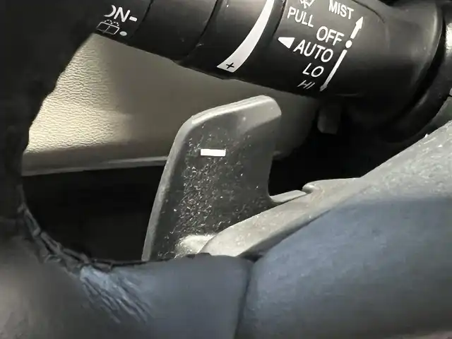 ホンダ ヴェゼル ハイブリッド e:HEV Z 秋田県 2023(令5)年 3.6万km プレミアムサンライトホワイトパール ４WD/衝突軽減システム/LEDヘッドライト/純正メモリナビ（DVD/CD/BT/AM/FM/USB）/フルセグ（走行中視聴可能）/バックカメラ/ホンダ純正１８インチアルミ（夏タイヤ装着）/スマートキー/アイドリングストップ/プッシュスタート/コーナーセンサー/レーンキープアシスト/クルーズコントロール追従走行あり/オートマチックハイビーム/ダウンヒルアシストコントロール/ステアリングスイッチ/ステアリングヒーター/パドルシフト/前席シートヒーター/ビルトインETC/電動リアゲート/電動パーキングブレーキ/オートブレーキホールド機能/純正フロアマット/社外ドアバイザー/オートライト/オートエアコン/パワーステアリング/パワーウィンドウ/横滑り防止/盗難防止装置/寒冷地仕様/電動格納ウィンカーミラー/保証書/取扱説明書/記録簿