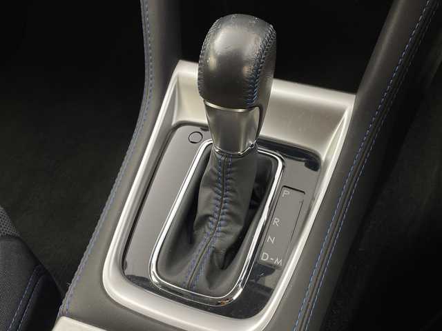 スバル レヴォーグ 1．6GT－S アイサイト 岐阜県 2015(平27)年 4.3万km クリスタルホワイトP 純正ナビ/　(AM/FM/CD/DVD/Bluetooth/フルセグTV)/バックカメラ/アイサイト/レーンキープアシスト/レーダークルーズコントロール/LEDヘッドライト/ETC/純正アルミホイール/純正フロアマット/ドアバイザー/電動パーキングブレーキ/パドルシフト/スペアキー