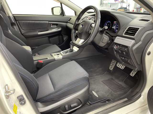 スバル レヴォーグ 1．6GT－S アイサイト 岐阜県 2015(平27)年 4.3万km クリスタルホワイトP 純正ナビ/　(AM/FM/CD/DVD/Bluetooth/フルセグTV)/バックカメラ/アイサイト/レーンキープアシスト/レーダークルーズコントロール/LEDヘッドライト/ETC/純正アルミホイール/純正フロアマット/ドアバイザー/電動パーキングブレーキ/パドルシフト/スペアキー