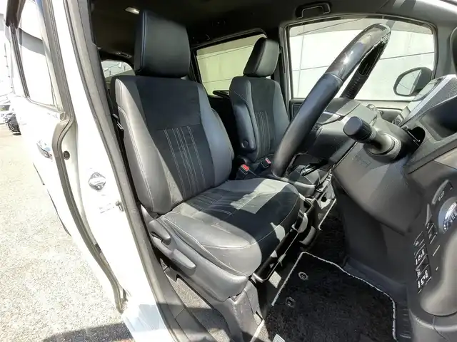 トヨタ エスクァイア Gi プレミアムパッケージ ブラックテーラード 千葉県 2020(令2)年 3.5万km ホワイトパールクリスタルシャイン 衝突軽減ブレーキ/両側パワースライドドア/純正フリップダウンモニター/純正１０インチＳＤナビ/フルセグＴＶ/パワーシート/シートヒーター/ＬＥＤヘッドライト/オートライト/ステアリングヒーター