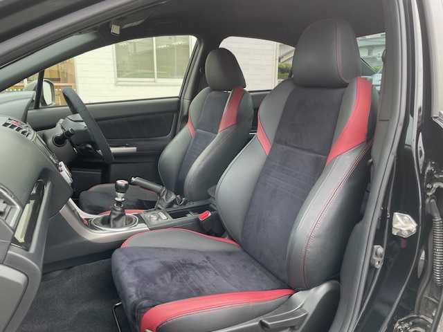 スバル ＷＲＸ ＳＴＩ STI 三重県 2017(平29)年 5.7万km クリスタルブラックシリカ 社外SDナビゲーション/【CD/DVD/SD/Bluetooth】/ETC/ドライブレコーダー/オートライト/LEDヘッドランプ/STIエアロ/大型リアスポイラー/245/40R18インチ純正AW/プッシュスタート/スマートキー/スペアキー