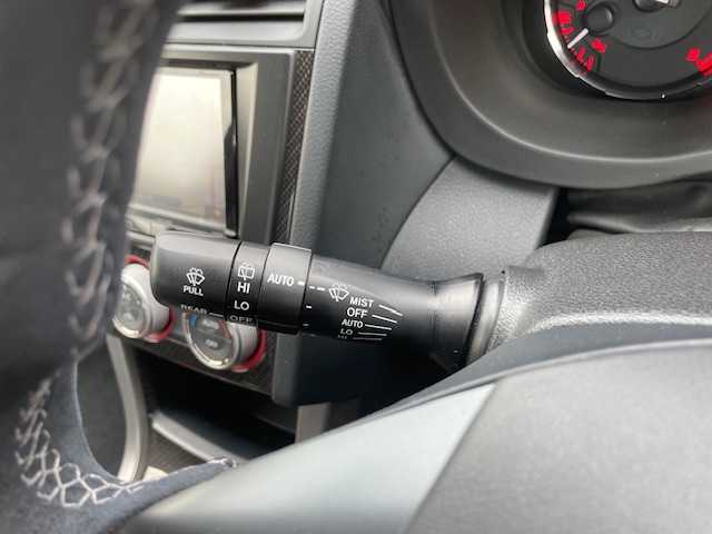 スバル ＷＲＸ ＳＴＩ STI 三重県 2017(平29)年 5.7万km クリスタルブラックシリカ 社外SDナビゲーション/【CD/DVD/SD/Bluetooth】/ETC/ドライブレコーダー/オートライト/LEDヘッドランプ/STIエアロ/大型リアスポイラー/245/40R18インチ純正AW/プッシュスタート/スマートキー/スペアキー