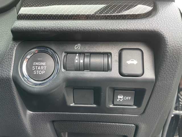スバル ＷＲＸ ＳＴＩ STI 三重県 2017(平29)年 5.7万km クリスタルブラックシリカ 社外SDナビゲーション/【CD/DVD/SD/Bluetooth】/ETC/ドライブレコーダー/オートライト/LEDヘッドランプ/STIエアロ/大型リアスポイラー/245/40R18インチ純正AW/プッシュスタート/スマートキー/スペアキー