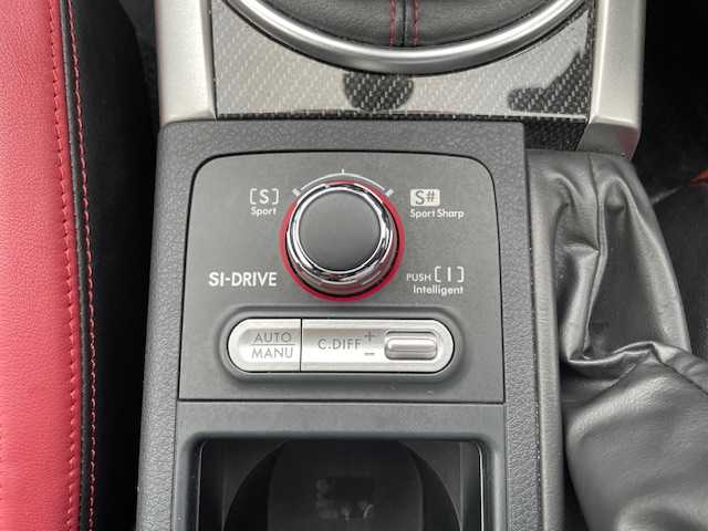 スバル ＷＲＸ ＳＴＩ STI 三重県 2017(平29)年 5.7万km クリスタルブラックシリカ 社外SDナビゲーション/【CD/DVD/SD/Bluetooth】/ETC/ドライブレコーダー/オートライト/LEDヘッドランプ/STIエアロ/大型リアスポイラー/245/40R18インチ純正AW/プッシュスタート/スマートキー/スペアキー
