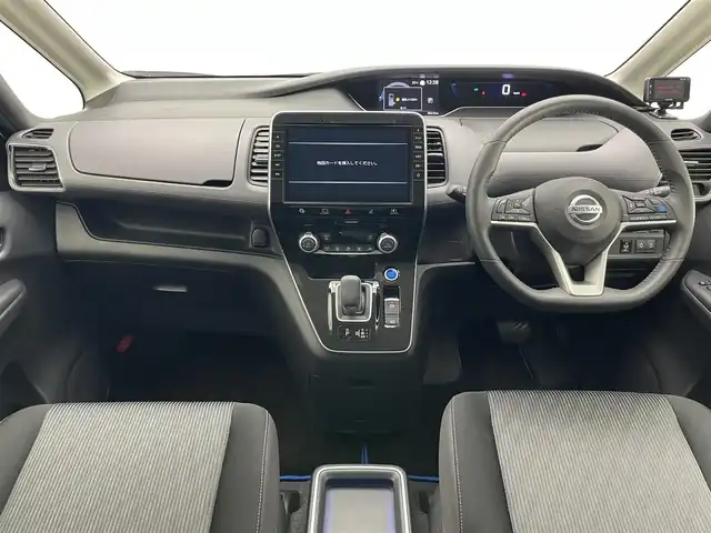 日産 セレナ e－パワー ハイウェイスター V 愛知県 2020(令2)年 3.9万km ブリリアントホワイトパール 純正１０型ナビ　フルセグＴＶ　ＢＴ　セーフティパックＢ　プロパイロット　デジタルインナーミラー　全方位カメラ　前後ドラレコ　衝突軽減装置　追従クルコン　コーナーセンサー　ハンズフリ両側パワスラ　コーナーセンサー　オートホールド　前後ドラレコ　LEDオートライト　フォグ　ETC　禁煙車