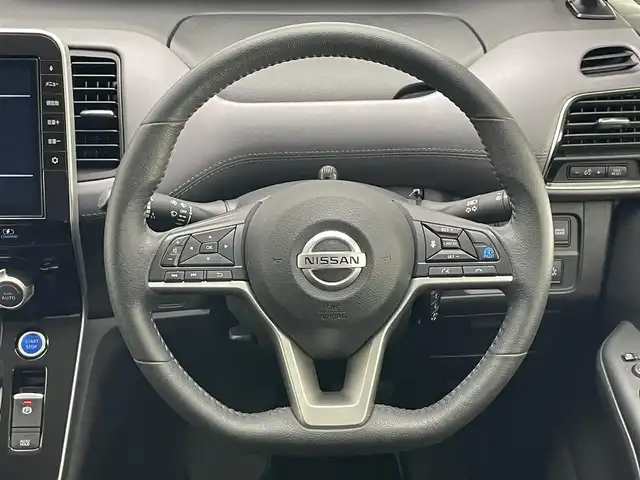 日産 セレナ e－パワー ハイウェイスター V 愛知県 2020(令2)年 3.9万km ブリリアントホワイトパール 純正１０型ナビ　フルセグＴＶ　ＢＴ　セーフティパックＢ　プロパイロット　デジタルインナーミラー　全方位カメラ　前後ドラレコ　衝突軽減装置　追従クルコン　コーナーセンサー　ハンズフリ両側パワスラ　コーナーセンサー　オートホールド　前後ドラレコ　LEDオートライト　フォグ　ETC　禁煙車