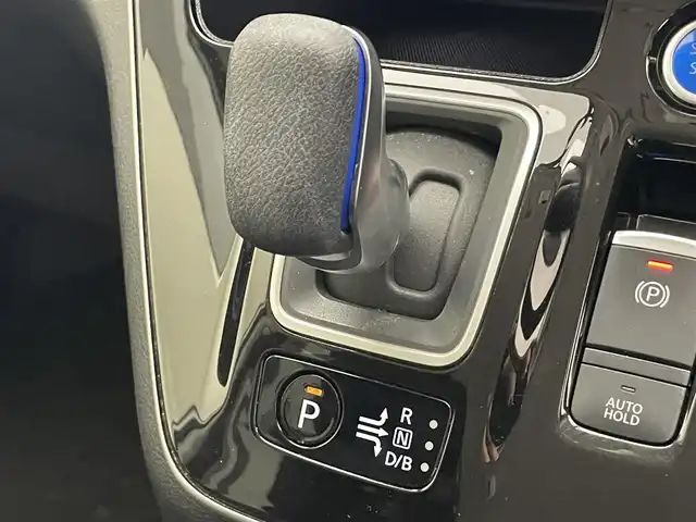 日産 セレナ e－パワー ハイウェイスター V 愛知県 2020(令2)年 3.9万km ブリリアントホワイトパール 純正１０型ナビ　フルセグＴＶ　ＢＴ　セーフティパックＢ　プロパイロット　デジタルインナーミラー　全方位カメラ　前後ドラレコ　衝突軽減装置　追従クルコン　コーナーセンサー　ハンズフリ両側パワスラ　コーナーセンサー　オートホールド　前後ドラレコ　LEDオートライト　フォグ　ETC　禁煙車