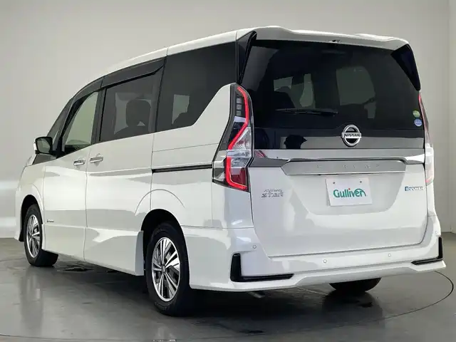 日産 セレナ e－パワー ハイウェイスター V 愛知県 2020(令2)年 3.9万km ブリリアントホワイトパール 純正１０型ナビ　フルセグＴＶ　ＢＴ　セーフティパックＢ　プロパイロット　デジタルインナーミラー　全方位カメラ　前後ドラレコ　衝突軽減装置　追従クルコン　コーナーセンサー　ハンズフリ両側パワスラ　コーナーセンサー　オートホールド　前後ドラレコ　LEDオートライト　フォグ　ETC　禁煙車