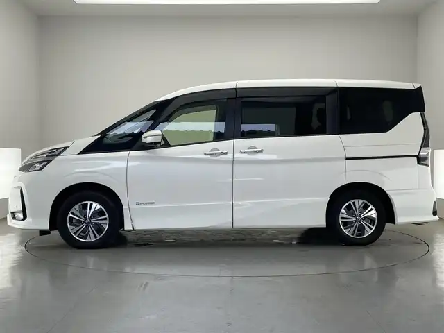 日産 セレナ e－パワー ハイウェイスター V 愛知県 2020(令2)年 3.9万km ブリリアントホワイトパール 純正１０型ナビ　フルセグＴＶ　ＢＴ　セーフティパックＢ　プロパイロット　デジタルインナーミラー　全方位カメラ　前後ドラレコ　衝突軽減装置　追従クルコン　コーナーセンサー　ハンズフリ両側パワスラ　コーナーセンサー　オートホールド　前後ドラレコ　LEDオートライト　フォグ　ETC　禁煙車