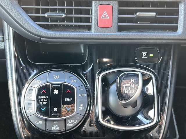 トヨタ エスクァイア ハイブリッド Gi プレミアムパッケージ ブラックテーラード 京都府 2019(令1)年 6.7万km パール バックカメラ　純正ドラレコ　純正１０インチナビ　フルセグテレビ　ＥＴＣ２．０　両側パワースライドドア　ＬＥＤヘッドライト　シートヒーター　ステアリングヒーター　クルーズコントロール