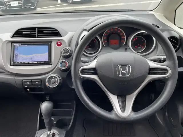 ホンダ フィット G 島根県 2013(平25)年 5.2万km プレミアムホワイトパール 社外ナビ/CD/DVD/DTV/Bluetooth/バックカメラ/リモコンキー /電動格納ミラー/純正フロアマット/ドアバイザー/ヘッドライトレベライザー