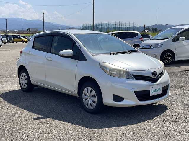 トヨタ ヴィッツ F スマイルエディション 新潟県 2013(平25)年 10.4万km ホワイトパールクリスタルシャイン 4WD/社外SDナビ(CN-S310WD)/CD/DVD/BT/フルセグテレビ/バックカメラ/ETC/スマートキー/プッシュスタート/オートライト