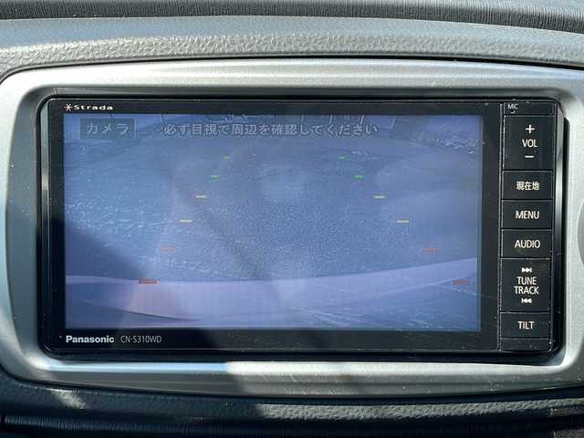 トヨタ ヴィッツ F スマイルエディション 新潟県 2013(平25)年 10.4万km ホワイトパールクリスタルシャイン 4WD/社外SDナビ(CN-S310WD)/CD/DVD/BT/フルセグテレビ/バックカメラ/ETC/スマートキー/プッシュスタート/オートライト