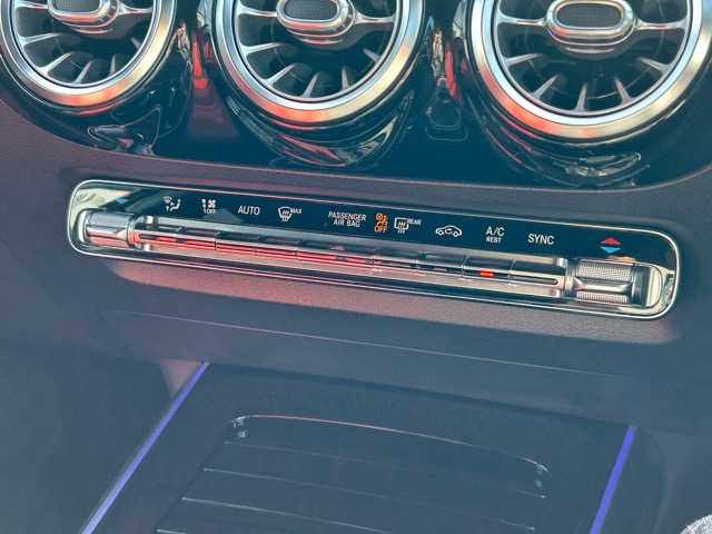 メルセデス・ベンツ Ｂ１８０ 静岡県 2019(令1)年 3.6万km コスモスブラック レザーエクスクルーシブパッケージ/アドバンスドパッケージ/赤/黒コンビレザーシート/シートヒーター メモリーパワーシート/MBUXナビフルセグTV Bluetooth/全方位カメラ/ヘッドアップディスプレイ/パワーバックドア /アンビエントライト /DSRCETC/フィルム施工/ドライブレコーダー