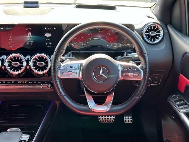 メルセデス・ベンツ Ｂ１８０ 静岡県 2019(令1)年 3.6万km コスモスブラック レザーエクスクルーシブパッケージ/アドバンスドパッケージ/赤/黒コンビレザーシート/シートヒーター メモリーパワーシート/MBUXナビフルセグTV Bluetooth/全方位カメラ/ヘッドアップディスプレイ/パワーバックドア /アンビエントライト /DSRCETC/フィルム施工/ドライブレコーダー