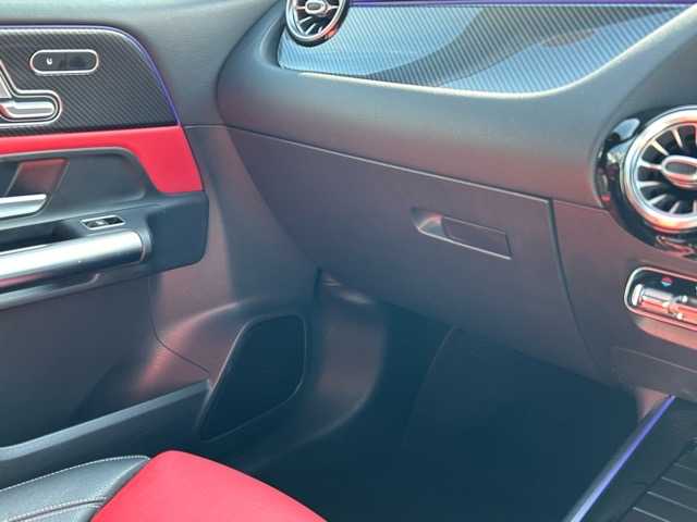 メルセデス・ベンツ Ｂ１８０ 静岡県 2019(令1)年 3.6万km コスモスブラック レザーエクスクルーシブパッケージ/アドバンスドパッケージ/赤/黒コンビレザーシート/シートヒーター メモリーパワーシート/MBUXナビフルセグTV Bluetooth/全方位カメラ/ヘッドアップディスプレイ/パワーバックドア /アンビエントライト /DSRCETC/フィルム施工/ドライブレコーダー