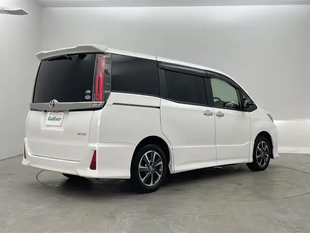 トヨタ ノア Si ダブルバイビーⅡ 埼玉県 2019(平31)年 1.7万km ホワイトパールクリスタルシャイン 純正9インチナビ 純正12インチフリップダウンモニター ETC クルーズコントロール セーフティセンス 両側パワースライドドア コーナーセンサー プリクラッシュ LEDヘッドライト オートライト