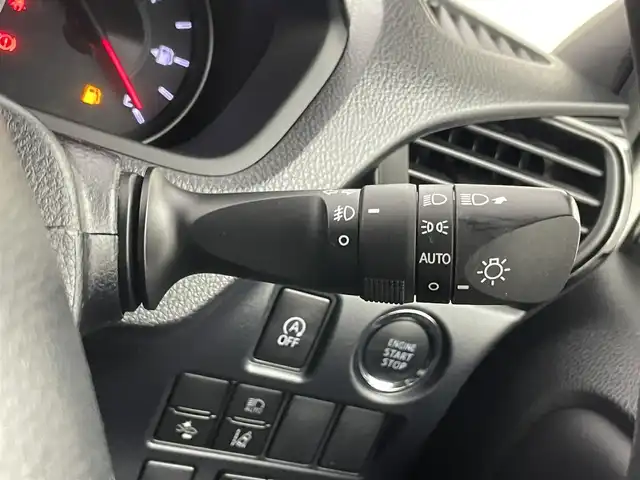 トヨタ ノア Si ダブルバイビーⅡ 埼玉県 2019(平31)年 1.7万km ホワイトパールクリスタルシャイン 純正9インチナビ 純正12インチフリップダウンモニター ETC クルーズコントロール セーフティセンス 両側パワースライドドア コーナーセンサー プリクラッシュ LEDヘッドライト オートライト