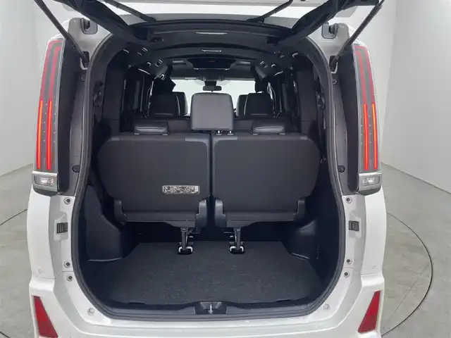 トヨタ ノア Si ダブルバイビーⅡ 埼玉県 2019(平31)年 1.7万km ホワイトパールクリスタルシャイン 純正9インチナビ 純正12インチフリップダウンモニター ETC クルーズコントロール セーフティセンス 両側パワースライドドア コーナーセンサー プリクラッシュ LEDヘッドライト オートライト