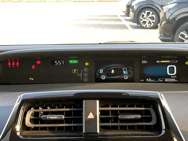 トヨタ プリウス S 佐賀県 2021(令3)年 4.1万km プラチナホワイトパールマイカ 純正ディスプレイオーディオ/ナビキット/バックカメラ/プリクラッシュセーフティ/レーンディパーチャーアラート/オートハイビーム/アダプティブクルーズコントロール/クリアランスソナー/ETC/AC100V/ステアリングスイッチ/レザーステアリング/プッシュスタート/スマートキー/LEDヘッドライト/純正アルミホイール