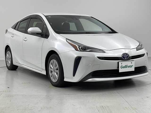 トヨタ プリウス S 茨城県 2021(令3)年 4.1万km プラチナホワイトパールマイカ 純正ディスプレイオーディオ/ナビキット/バックカメラ/プリクラッシュセーフティ/レーンディパーチャーアラート/オートハイビーム/アダプティブクルーズコントロール/クリアランスソナー/ETC/AC100V/ステアリングスイッチ/レザーステアリング/プッシュスタート/スマートキー/LEDヘッドライト/純正アルミホイール