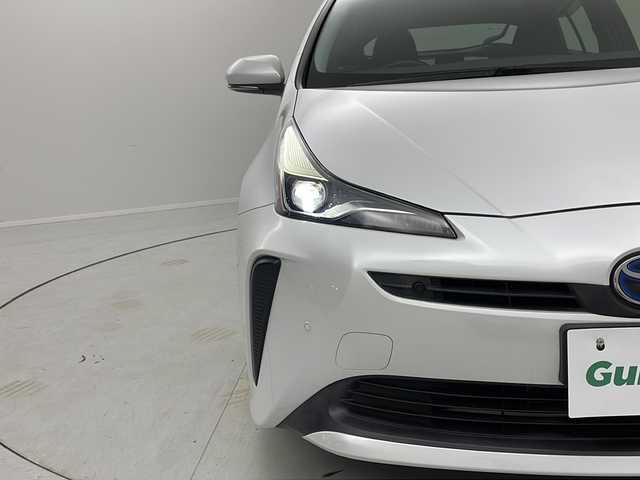 トヨタ プリウス S 茨城県 2021(令3)年 4.1万km プラチナホワイトパールマイカ 純正ディスプレイオーディオ/ナビキット/バックカメラ/プリクラッシュセーフティ/レーンディパーチャーアラート/オートハイビーム/アダプティブクルーズコントロール/クリアランスソナー/ETC/AC100V/ステアリングスイッチ/レザーステアリング/プッシュスタート/スマートキー/LEDヘッドライト/純正アルミホイール