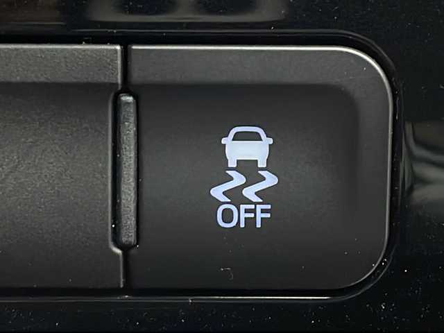 トヨタ プリウス S 茨城県 2021(令3)年 4.1万km プラチナホワイトパールマイカ 純正ディスプレイオーディオ/ナビキット/バックカメラ/プリクラッシュセーフティ/レーンディパーチャーアラート/オートハイビーム/アダプティブクルーズコントロール/クリアランスソナー/ETC/AC100V/ステアリングスイッチ/レザーステアリング/プッシュスタート/スマートキー/LEDヘッドライト/純正アルミホイール