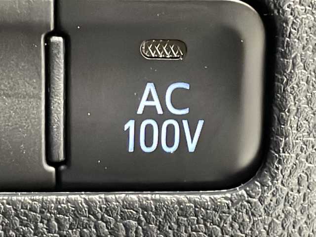 トヨタ プリウス S 茨城県 2021(令3)年 4.1万km プラチナホワイトパールマイカ 純正ディスプレイオーディオ/ナビキット/バックカメラ/プリクラッシュセーフティ/レーンディパーチャーアラート/オートハイビーム/アダプティブクルーズコントロール/クリアランスソナー/ETC/AC100V/ステアリングスイッチ/レザーステアリング/プッシュスタート/スマートキー/LEDヘッドライト/純正アルミホイール