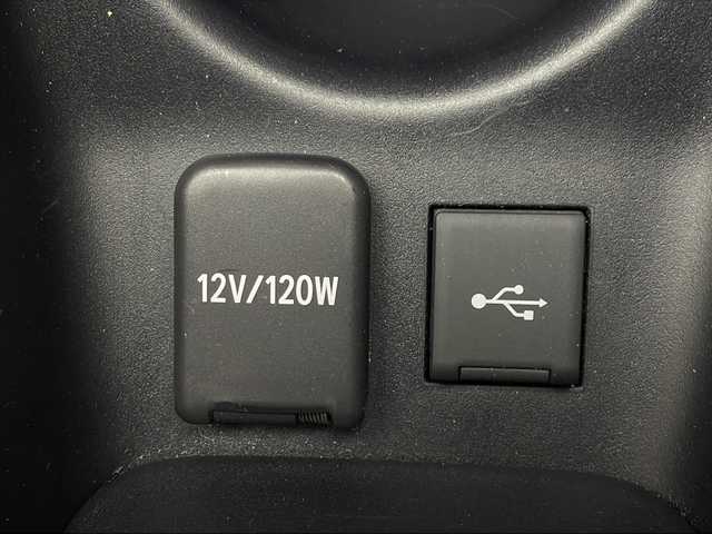 トヨタ プリウス S 茨城県 2021(令3)年 4.1万km プラチナホワイトパールマイカ 純正ディスプレイオーディオ/ナビキット/バックカメラ/プリクラッシュセーフティ/レーンディパーチャーアラート/オートハイビーム/アダプティブクルーズコントロール/クリアランスソナー/ETC/AC100V/ステアリングスイッチ/レザーステアリング/プッシュスタート/スマートキー/LEDヘッドライト/純正アルミホイール