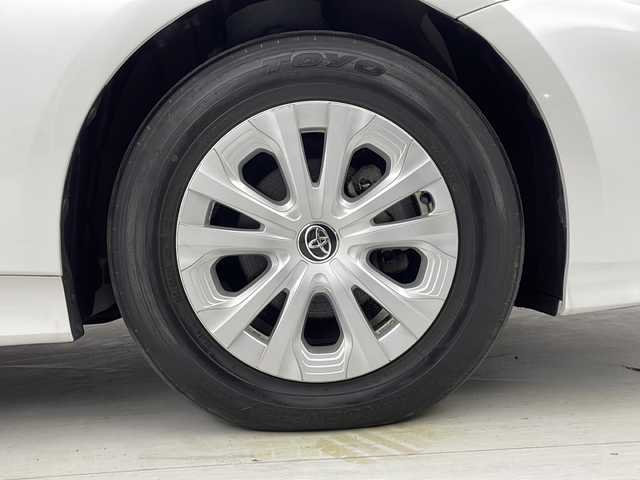 トヨタ プリウス S 茨城県 2021(令3)年 4.1万km プラチナホワイトパールマイカ 純正ディスプレイオーディオ/ナビキット/バックカメラ/プリクラッシュセーフティ/レーンディパーチャーアラート/オートハイビーム/アダプティブクルーズコントロール/クリアランスソナー/ETC/AC100V/ステアリングスイッチ/レザーステアリング/プッシュスタート/スマートキー/LEDヘッドライト/純正アルミホイール