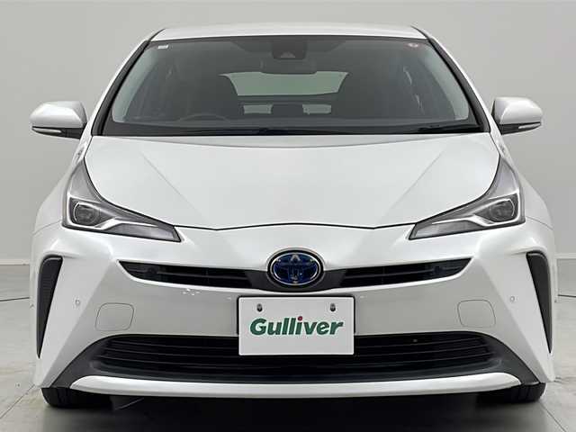 トヨタ プリウス S 茨城県 2021(令3)年 4.1万km プラチナホワイトパールマイカ 純正ディスプレイオーディオ/ナビキット/バックカメラ/プリクラッシュセーフティ/レーンディパーチャーアラート/オートハイビーム/アダプティブクルーズコントロール/クリアランスソナー/ETC/AC100V/ステアリングスイッチ/レザーステアリング/プッシュスタート/スマートキー/LEDヘッドライト/純正アルミホイール
