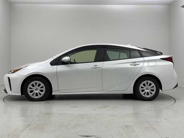 トヨタ プリウス S 茨城県 2021(令3)年 4.1万km プラチナホワイトパールマイカ 純正ディスプレイオーディオ/ナビキット/バックカメラ/プリクラッシュセーフティ/レーンディパーチャーアラート/オートハイビーム/アダプティブクルーズコントロール/クリアランスソナー/ETC/AC100V/ステアリングスイッチ/レザーステアリング/プッシュスタート/スマートキー/LEDヘッドライト/純正アルミホイール