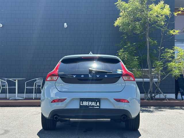 ボルボ Ｖ４０ T3 クラシックエディション 滋賀県 2020(令2)年 1万km アマゾンブルー パノラマガラスルーフ/ベージュレザーシート/パワーシート/シートヒーター/harman/kardonサウンドシステム/純正ナビゲーションシステム/バックカメラ/フルセグTV/前後ドライブレコーダー/純正17インチAW/ACC/BLIS/LKA/LEDヘッドライト/オートライト/ステアリングスイッチ/パドルシフト