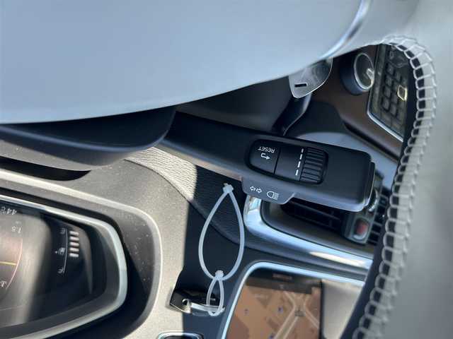 ボルボ Ｖ４０ T3 クラシックエディション 滋賀県 2020(令2)年 1万km アマゾンブルー パノラマガラスルーフ/ベージュレザーシート/パワーシート/シートヒーター/harman/kardonサウンドシステム/純正ナビゲーションシステム/バックカメラ/フルセグTV/前後ドライブレコーダー/純正17インチAW/ACC/BLIS/LKA/LEDヘッドライト/オートライト/ステアリングスイッチ/パドルシフト