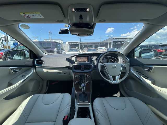 ボルボ Ｖ４０ T3 クラシックエディション 滋賀県 2020(令2)年 1万km アマゾンブルー パノラマガラスルーフ/ベージュレザーシート/パワーシート/シートヒーター/harman/kardonサウンドシステム/純正ナビゲーションシステム/バックカメラ/フルセグTV/前後ドライブレコーダー/純正17インチAW/ACC/BLIS/LKA/LEDヘッドライト/オートライト/ステアリングスイッチ/パドルシフト