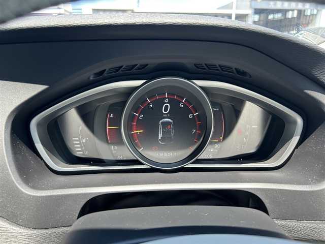 ボルボ Ｖ４０ T3 クラシックエディション 滋賀県 2020(令2)年 1万km アマゾンブルー パノラマガラスルーフ/ベージュレザーシート/パワーシート/シートヒーター/harman/kardonサウンドシステム/純正ナビゲーションシステム/バックカメラ/フルセグTV/前後ドライブレコーダー/純正17インチAW/ACC/BLIS/LKA/LEDヘッドライト/オートライト/ステアリングスイッチ/パドルシフト